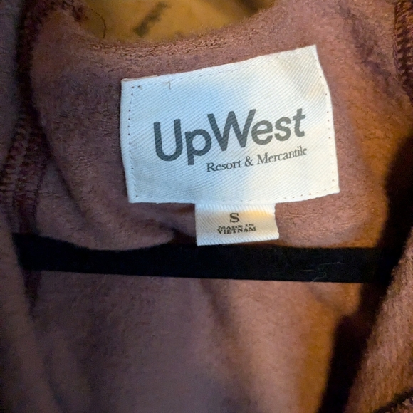 UpWest Buttoned Hoodie - Picture 6 of 7